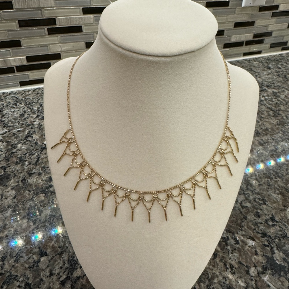 Necklace -10 karat yellow gold
